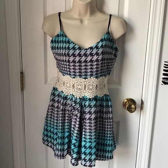 Romper - Picture 1 of 4